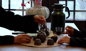茶香四溢，一杯健脾茶的多重功效